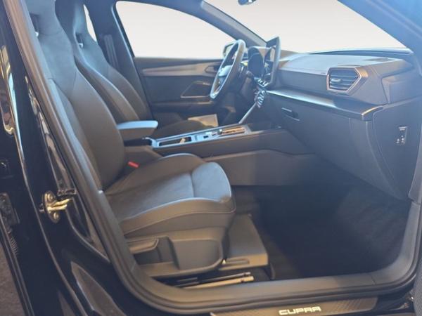 Cupra Leon ST 1.5 TSI DSG Sennheiser AHK Pure Performance Edge Intelligent Dynamic Matrix