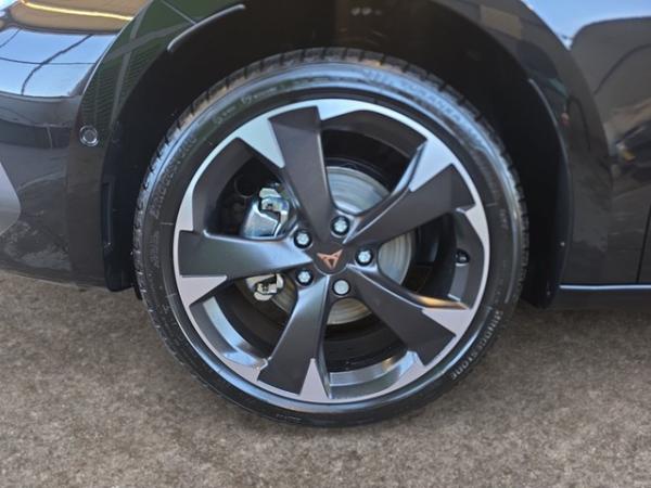 Cupra Leon ST 1.5 TSI DSG Sennheiser AHK Pure Performance Edge Intelligent Dynamic Matrix