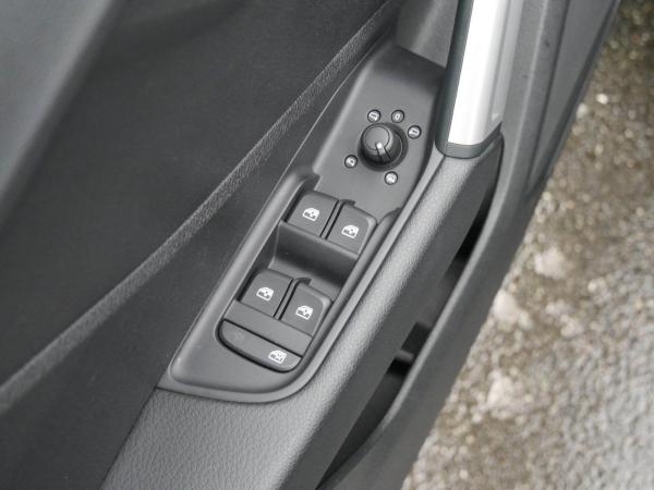 Audi Q2 35 TFSI advanced Matrix AHK Sound Interface