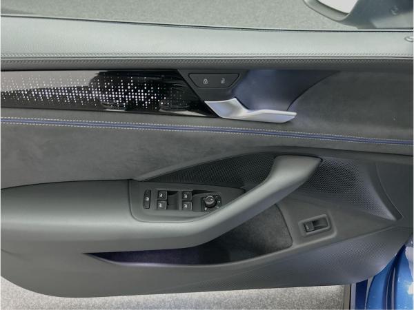 Volkswagen Passat Variant 2.0 TDI DSG R-line CarPlay Black Volkswagen Passat Variant 2.0 TDI DSG R-line CarPlay Black