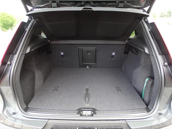 Volvo EX40 Single Motor Extended Range Plus Dark