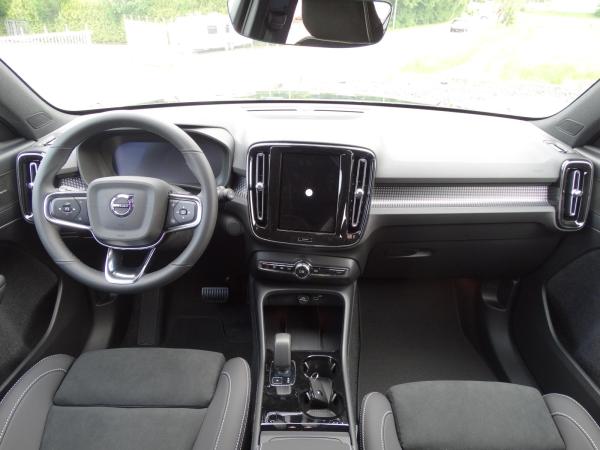 Volvo EX40 Single Motor Extended Range Plus Dark