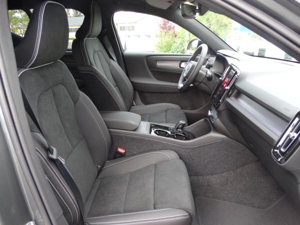 Volvo EX40 Single Motor Extended Range Plus Dark