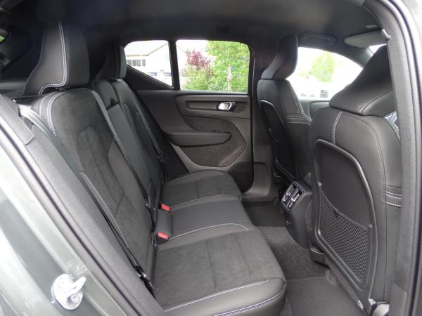 Volvo EX40 Single Motor Extended Range Plus Dark