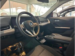 BMW iX1 eDrive20 Anhängerkupplung/PremimPaket/RFK