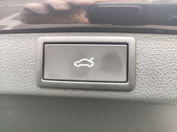 Skoda Octavia Combi Sportline 2.0 TDI DSG NAVI LED ACC