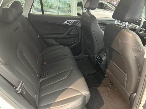 MG HS 1.5T GDI Hybrid+ Luxury