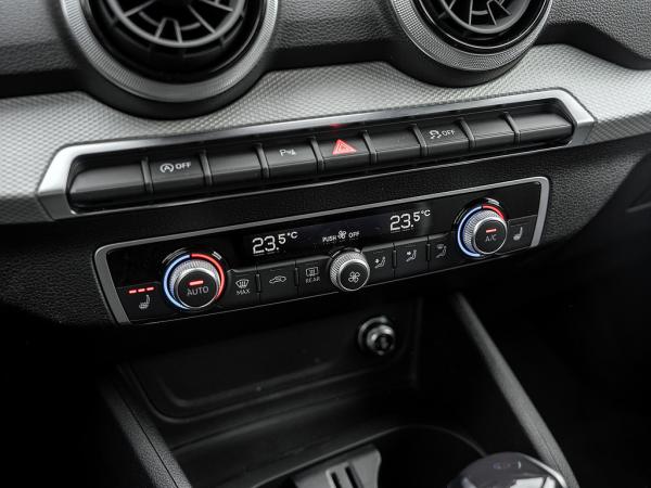 Audi Q2 35 TFSI S tronic Ganzjahresreifen Smartphone Kameraa