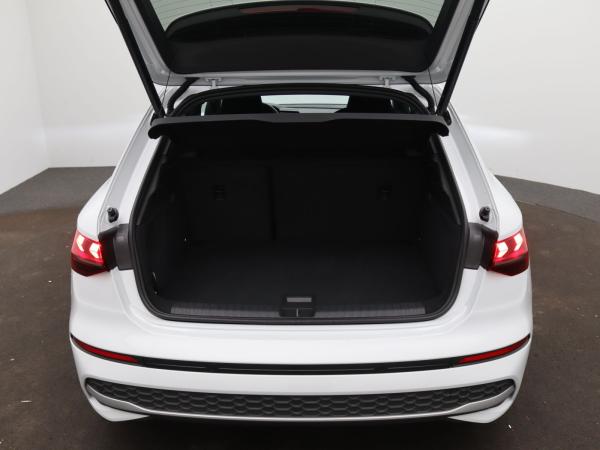 Audi A3 Sportback 35 TDI S-tronic / Sonos, AHK, LED