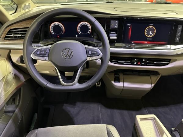 Volkswagen Multivan Style Motor: 2,0 l TDI SCR 110 kW Getriebe: 7-Gang-Doppelkupplungsgetriebe