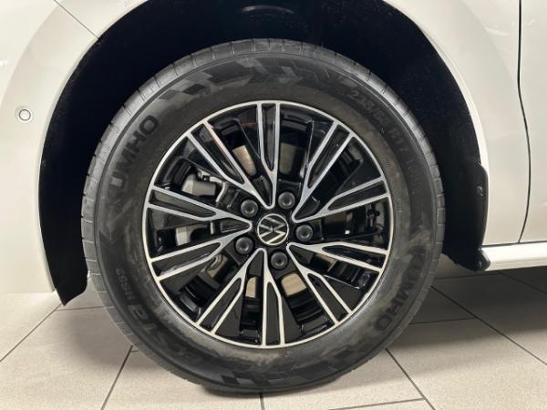 Volkswagen Multivan Style Motor: 2,0 l TDI SCR 110 kW Getriebe: 7-Gang-Doppelkupplungsgetriebe