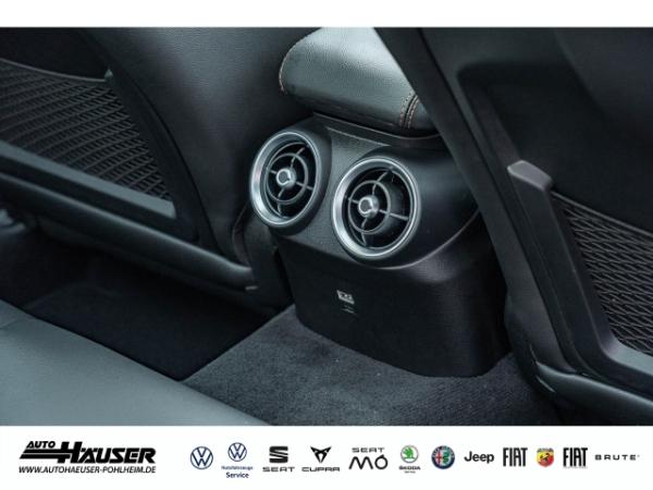 Alfa Romeo Giulia INTENSA 2.0 Turbo AT8 Q4 PANORAMA HARMAN-KARDON BREMBO