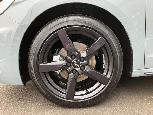 Audi A1 Sportback S-Line 30 TFSI S-tronic / LED, RFK