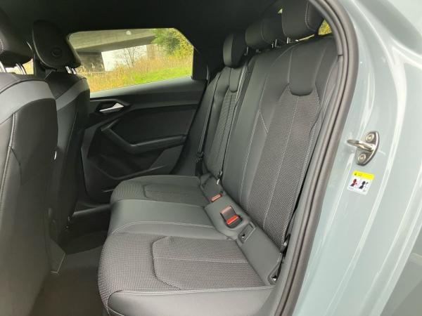 Audi A1 Sportback S-Line 30 TFSI S-tronic / LED, RFK