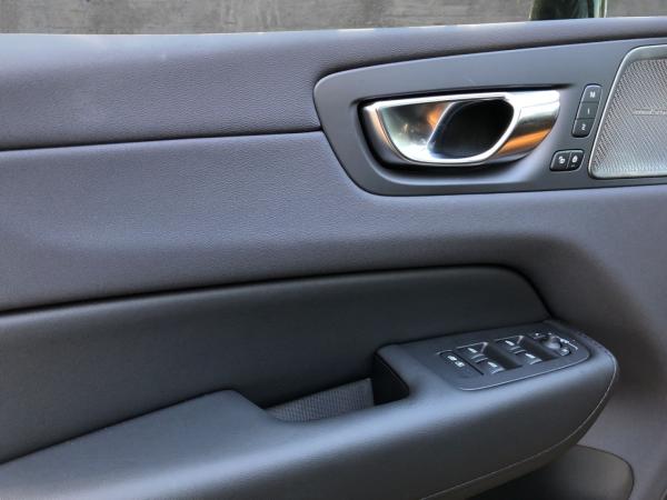 Volvo XC60 T8 AWD Plus Dark Plug-In (EURO 6e) Klima