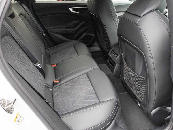 Audi A5 Avant e-hybrid 270kw edition one quattro AHK S-Interieur 19"