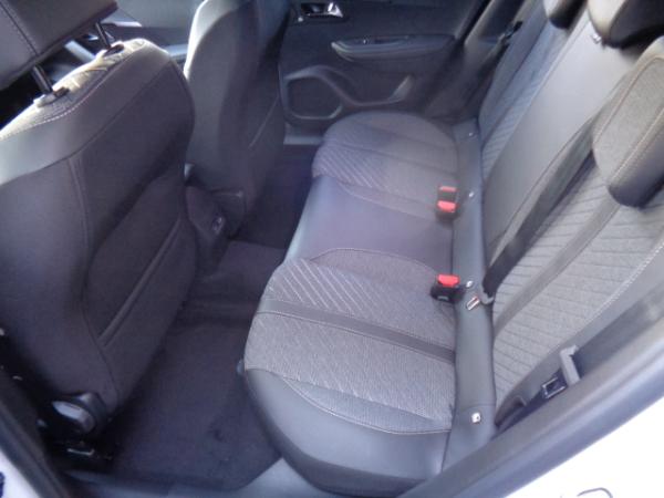 Peugeot 2008 Hybrid 145 e-DSC Allure Allwetterr., Navi