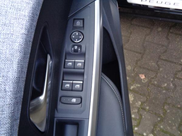 Peugeot 5008 Hybrid 145 e-DSC6 GT Schiebedach, 360°Kamera, M+S