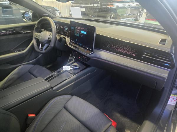 Volkswagen Passat R-Line "Signature" Hybrid //SOFORT VERF.// 272PS - HUD, Leder, LED, Kamera, AHK usw.