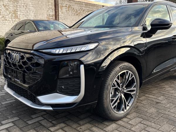 Audi Q3 e-hybrid Tech plus Paket Navi Sitzh. LED