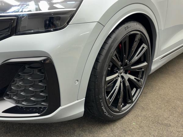 Audi Q8 TDI quattro Allradlenkung Matrix Panorama