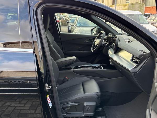 Audi Q3 e-hybrid Tech plus Paket Navi Sitzh. LED