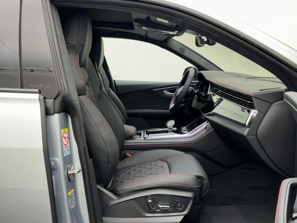 Audi Q8 TDI quattro Allradlenkung Matrix Panorama