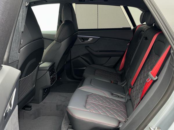 Audi Q8 TDI quattro Allradlenkung Matrix Panorama