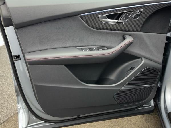 Audi Q8 TDI quattro Allradlenkung Matrix Panorama