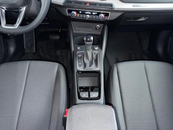 Audi Q2 advanced 35TFSI S-trc Virtual AHK Navi LED