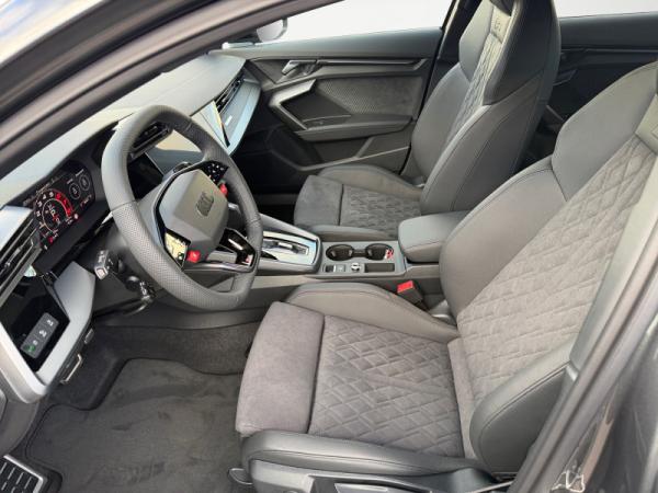 Audi RS3 Limousine 💥 Ikonischer Performance-Star | ✅ Nur mit Eroberung | Daytonagrau bei bhg Balingen 🚙