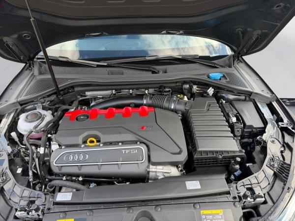 Audi RS3 Limousine 💥 Ikonischer Performance-Star | ✅ Nur mit Eroberung | Daytonagrau bei bhg Balingen 🚙