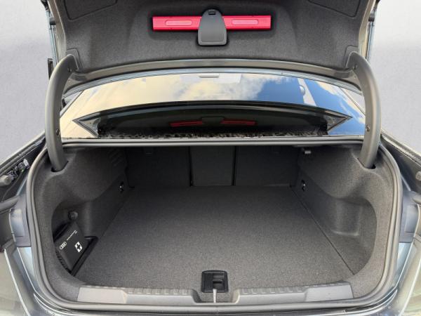 Audi RS3 Limousine 💥 Ikonischer Performance-Star | ✅ Nur mit Eroberung | Daytonagrau bei bhg Balingen 🚙