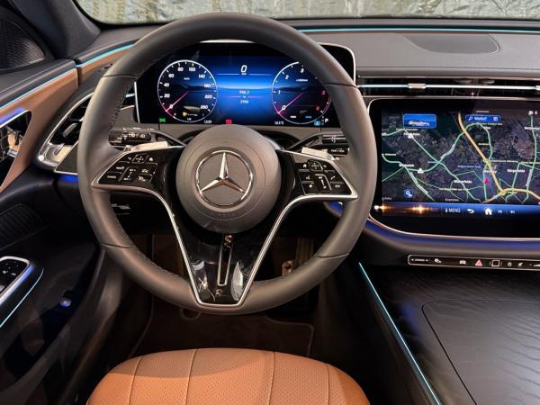 Mercedes-Benz E 200 d T Avantgarde Panorama Digital-Light AHK