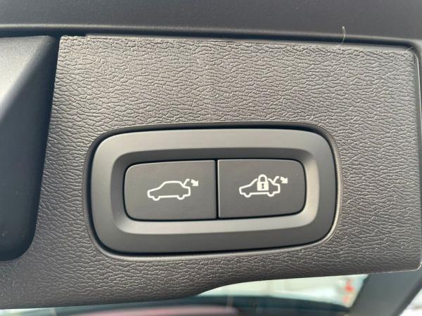 Volvo XC60 B5 AWD PLUS BLACK EDITION - sofort lief. -