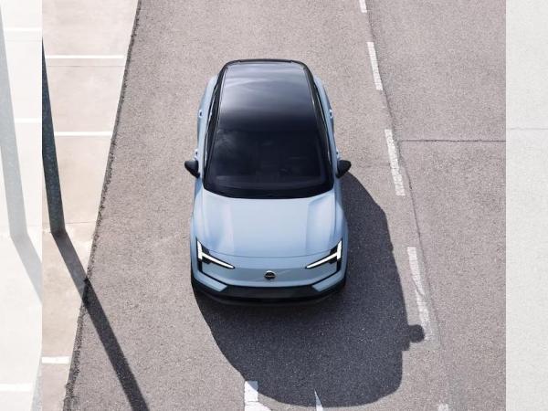 Volvo EX30 Plus Single Motor Extended Range RWD einst.