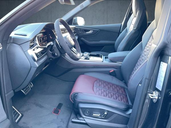 Audi RS Q8 SUV performance tiptr. Vmax305 Laser PANO