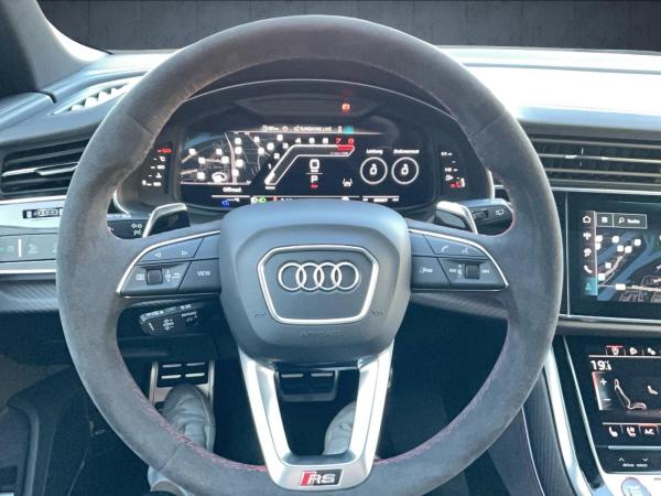 Audi RS Q8 SUV performance tiptr. Vmax305 Laser PANO