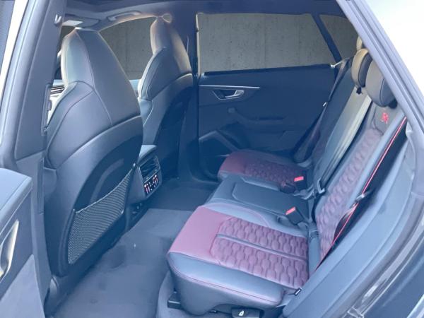 Audi RS Q8 SUV performance tiptr. Vmax305 Laser PANO