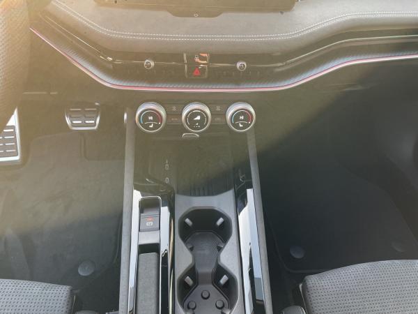 Skoda Superb Combi Sportline SOFORT VERFÜGBAR! Navi DCC PANO AHK eHeck