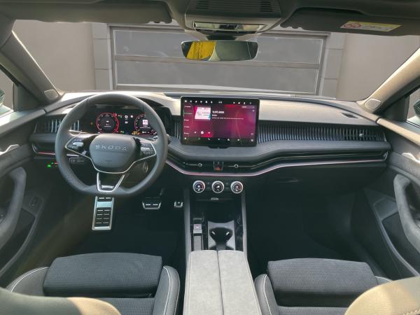 Skoda Superb Combi Sportline SOFORT VERFÜGBAR! Navi DCC PANO AHK eHeck