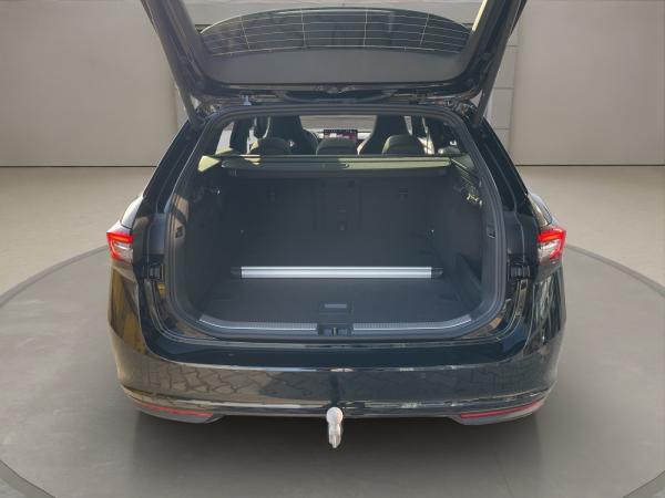 Skoda Superb Combi Sportline SOFORT VERFÜGBAR! Navi DCC PANO AHK eHeck