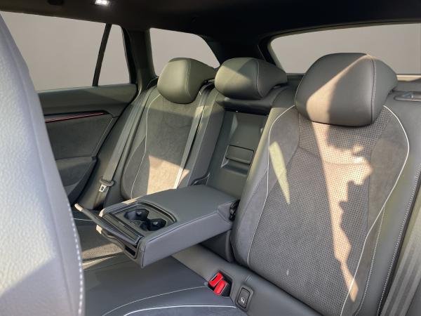 Skoda Superb Combi Sportline SOFORT VERFÜGBAR! Navi DCC PANO AHK eHeck