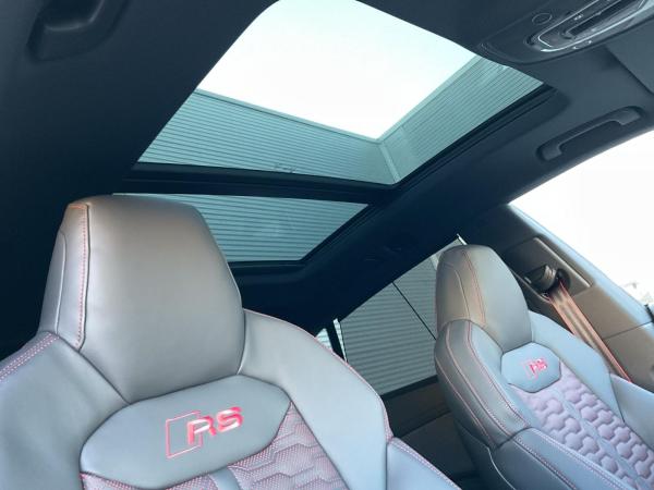Audi RS Q8 SUV performance tiptr. Vmax305 Laser PANO