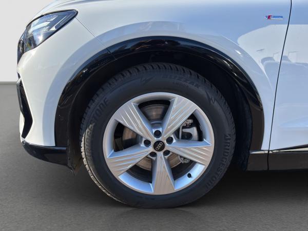Audi Q4 e-tron Q4 45 e-tron edition S-Line Standklima Parkassistent Matrix AHK ACC