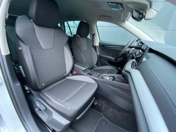 Skoda Octavia 2.0 TDI DSG Selection LED AHK RFK NAVI