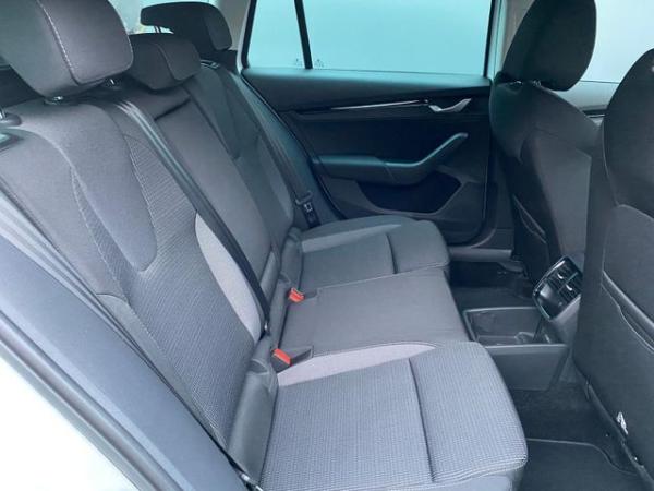 Skoda Octavia 2.0 TDI DSG Selection LED AHK RFK NAVI