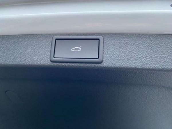 Skoda Octavia 2.0 TDI DSG Selection LED AHK RFK NAVI