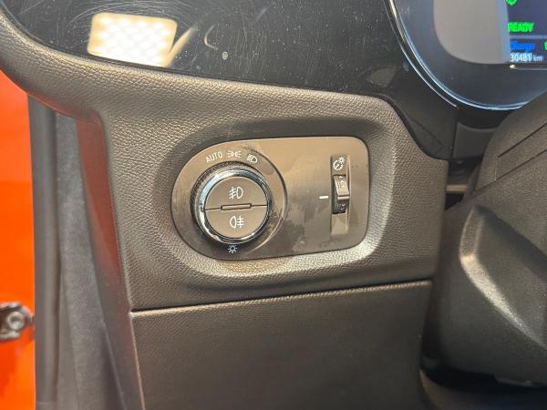 Opel Corsa F e Elegance LED+Navi+SHZ+Fernlichtass.+LM