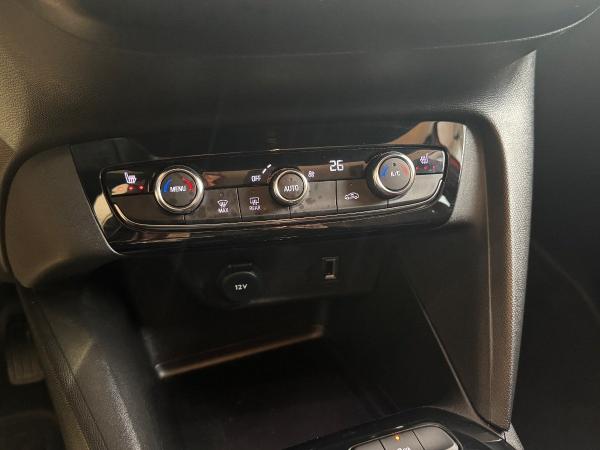 Opel Corsa F e Elegance LED+Navi+SHZ+Fernlichtass.+LM